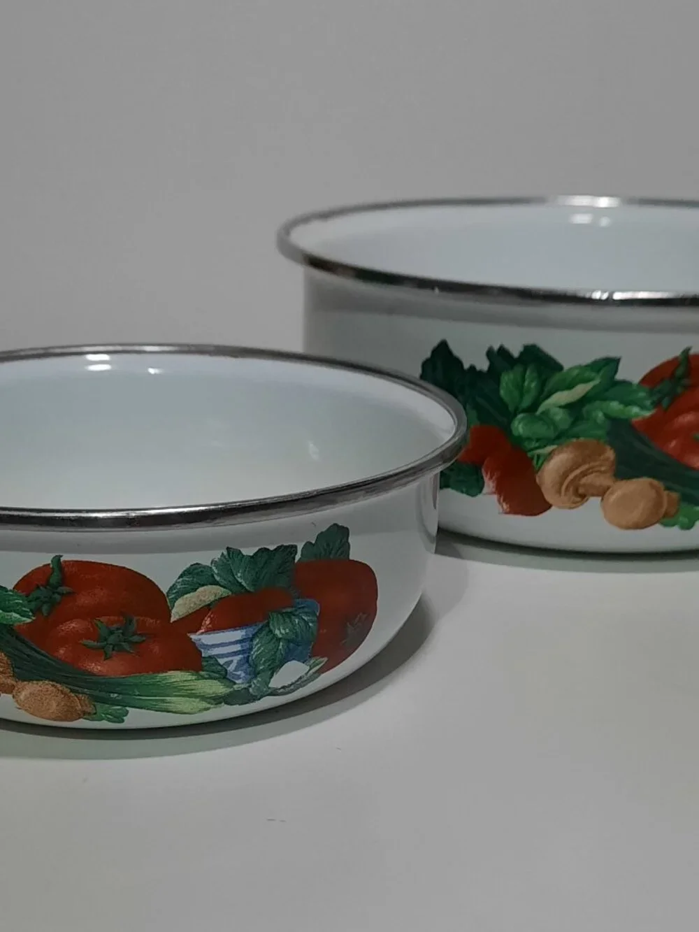 Vintage Enamelware Nesting Bowls Set 4 Vegetable Pattern Metal Rim Mixing
